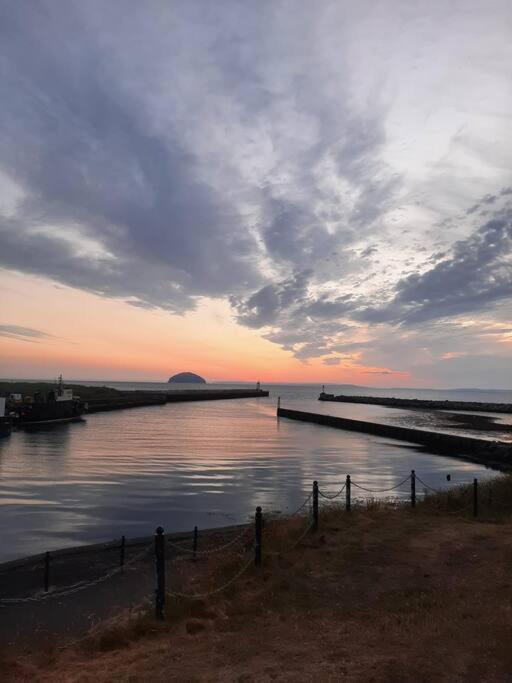 Stunning Riverside Town House With Views Ayrshire Girvan Dış mekan fotoğraf